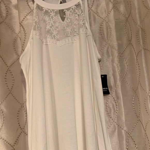 Top. - Picture 2 of 4